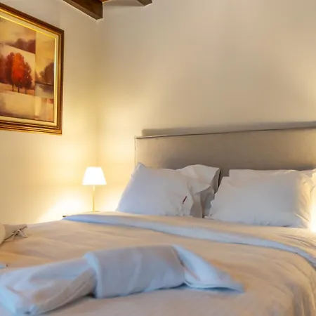 Lousios ゲストハウス